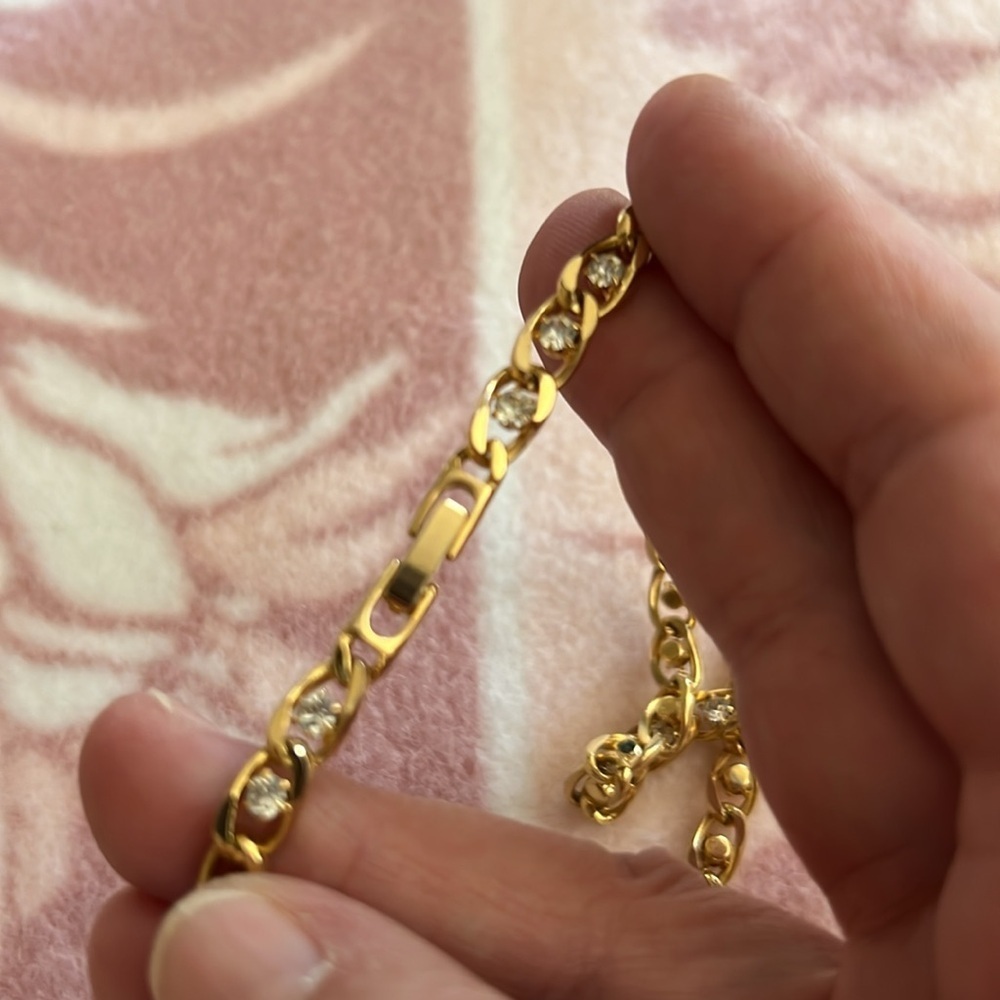 Gold-Tone Rhinestone Chain Link Necklace – Sparkling Statement Jewelry - Picture 3 of 4